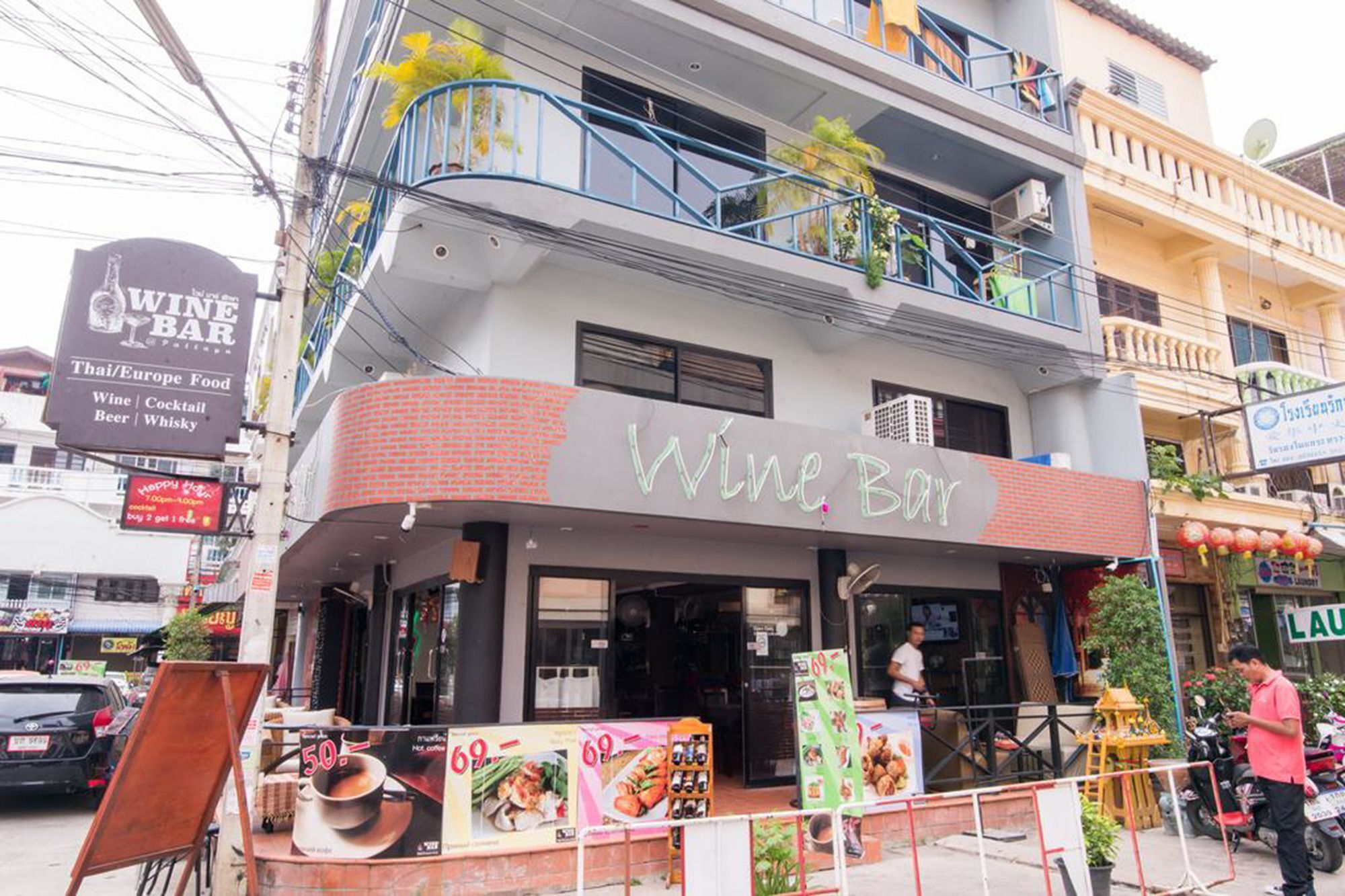 De Apartment Pattaya Esterno foto