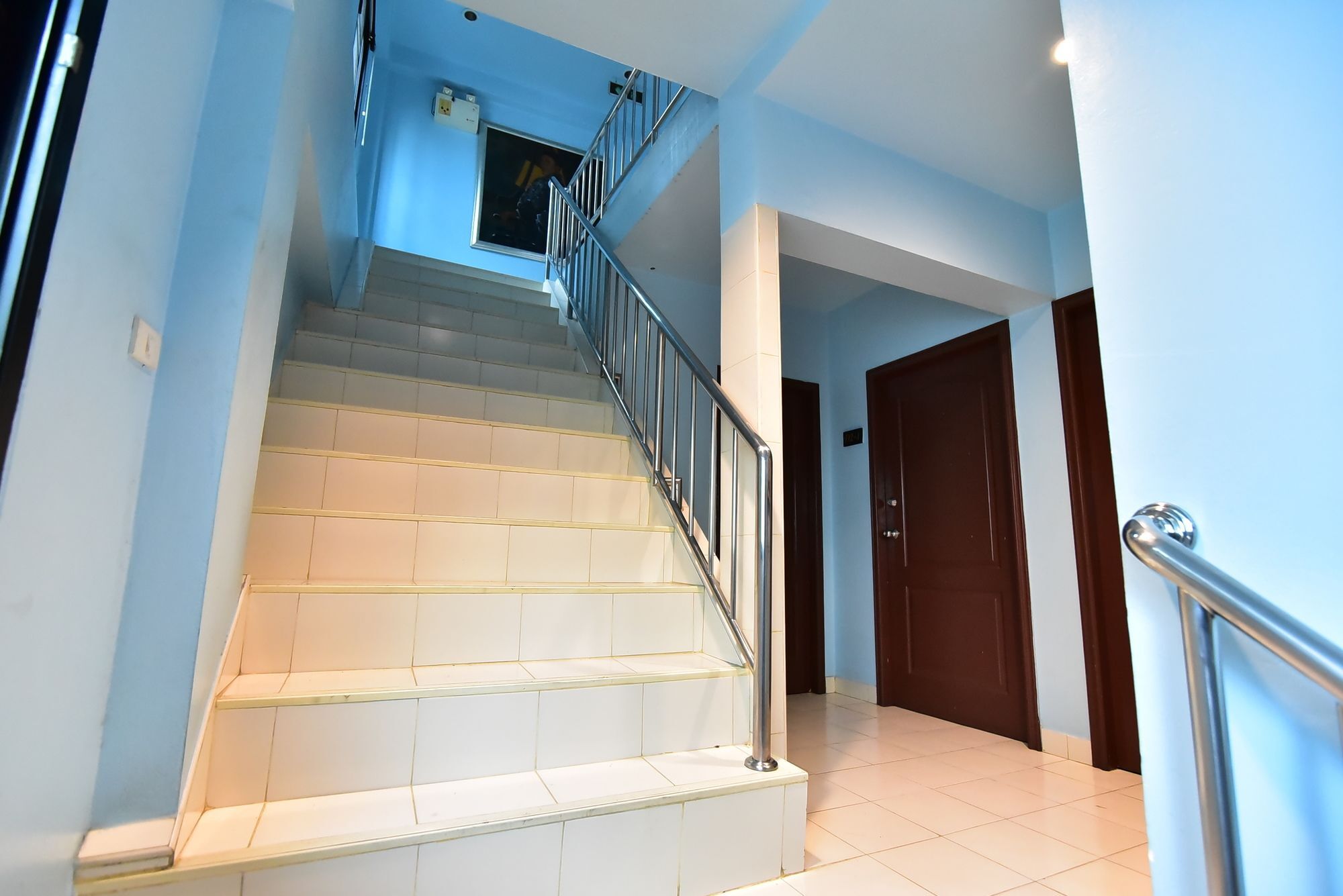 De Apartment Pattaya Esterno foto